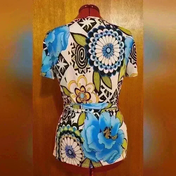 Frank Lyman Design | Gorgeous Floral Vee Neck Tank  Top with Belt, Size 14 - Picture 3 of 9